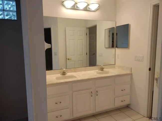 Building Photo - 12 Zorlou Ct