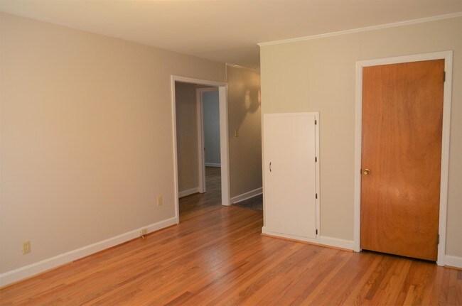 Building Photo - 134 White Oak Dr