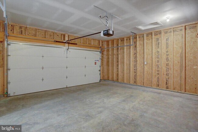 Building Photo - 601 Exeter Ln