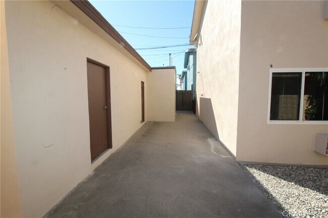 Building Photo - 1010 E 32nd St