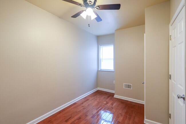 Building Photo - 2022 S Opal St