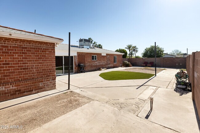 Building Photo - 1330 E Monte Vista Rd