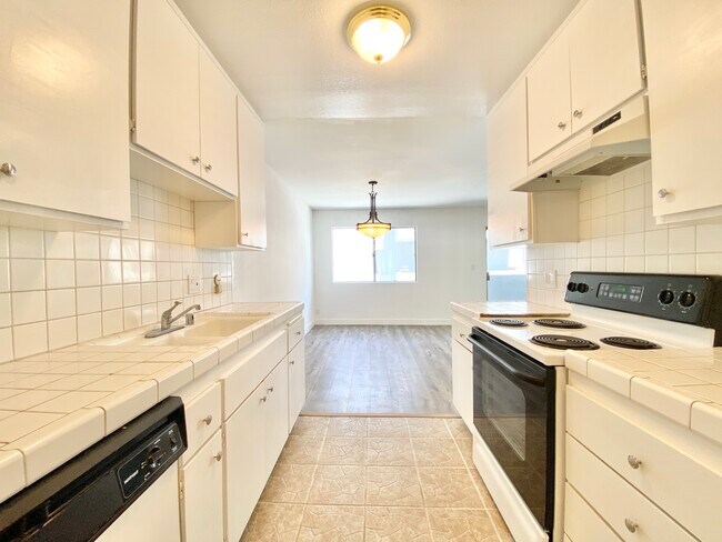 Building Photo - 121 Croft Ave