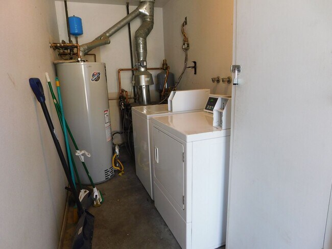 Building Photo - 3292 Lombardy Ln