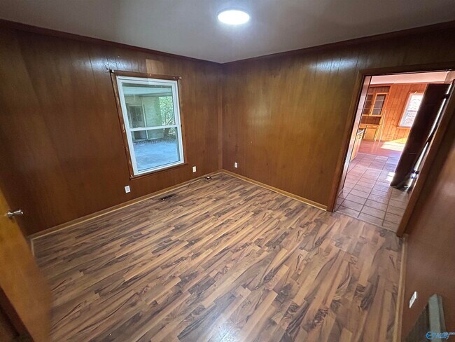 Building Photo - 4103 Lakeview Dr NW