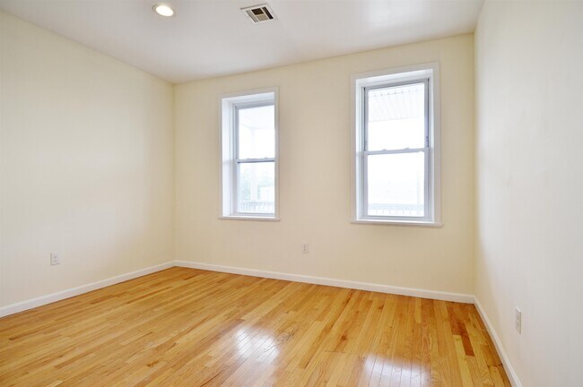 Building Photo - 459 Broadway