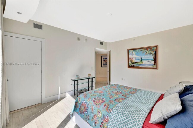 Building Photo - 333 Las Olas Way