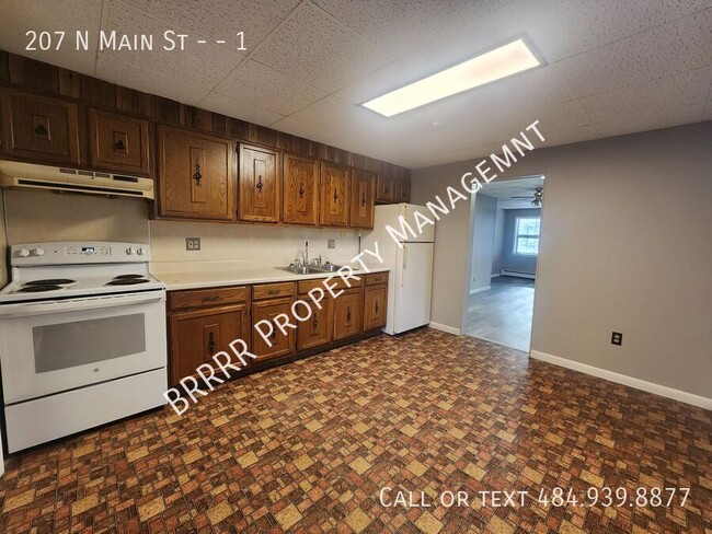 Building Photo - **Heat Included** 1st Floor, 1 Bedroom 1 b...