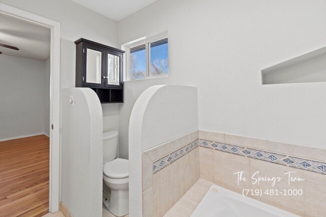 Building Photo - CHARMING 5BD/3BA NEAR FT CARSON - Deposit Waiver Available