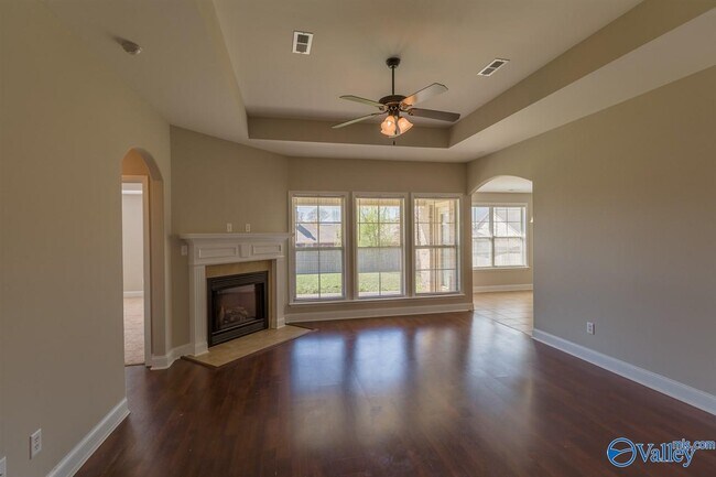 Building Photo - 6812 Wintercrest Way SE