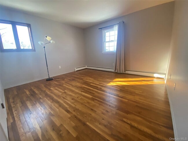 Building Photo - 732 3rd St