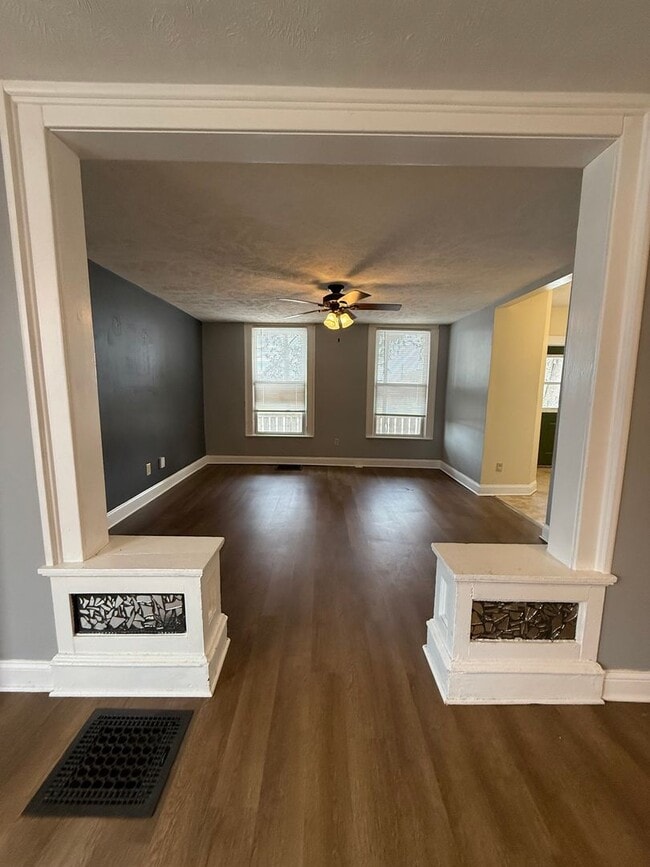 Building Photo - Spacious 4-Bedroom Home with Huge Fenced Backyard!