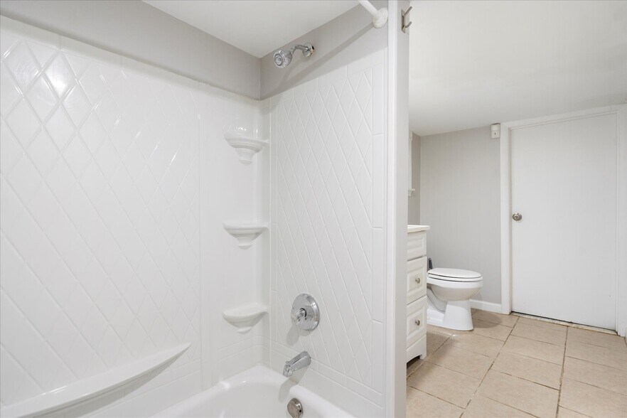 Building Photo - 57 E Heath St