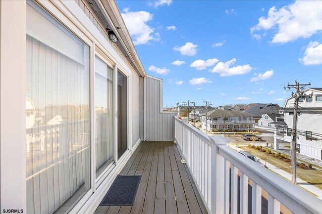 Building Photo - 9616 Pacific Ave