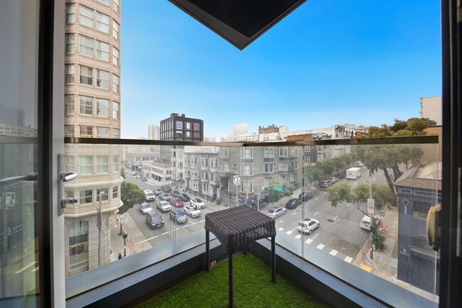 Building Photo - 1688 Pine St