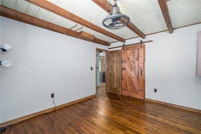 Building Photo - 771 Little Hendricks Mountain Rd