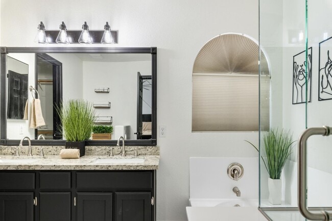 Building Photo - 4525 E Angela Dr