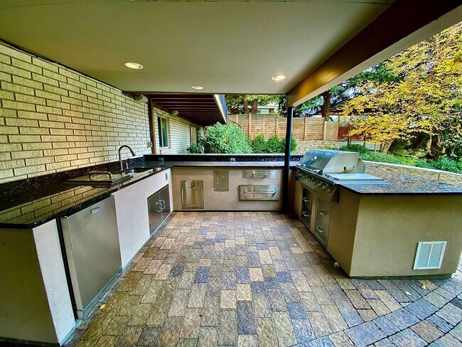 Building Photo - Stunning, 4 Bedroom, 3500 Square Foot, Highland's Home in Boise's North End