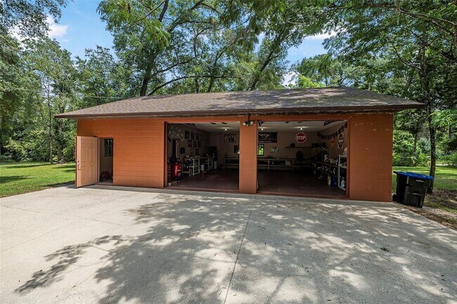 Building Photo - 1517 Manor Way