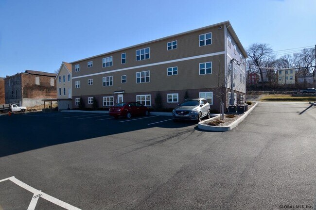 Building Photo - 1047 Broadway