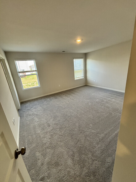Building Photo - 572 Lyness Dr