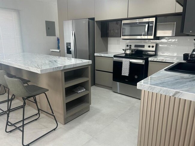 Building Photo - 217 SW 15th St