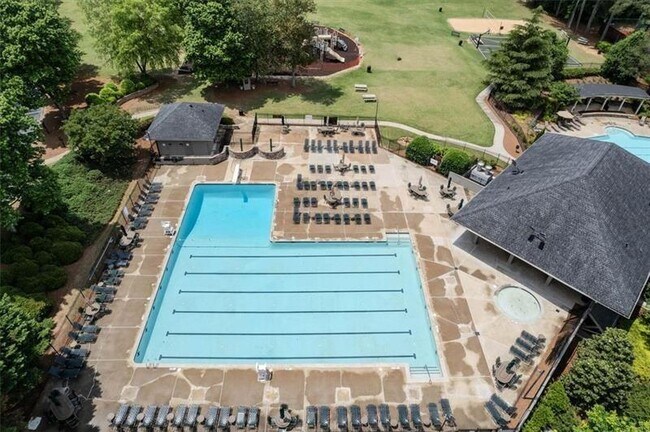 Building Photo - 718 Players Ct