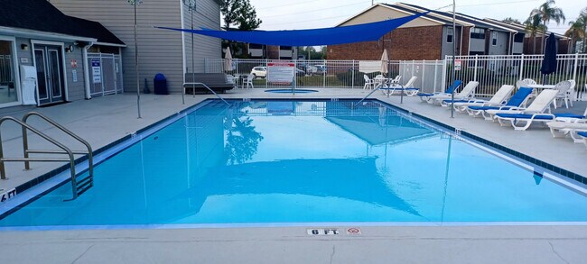 Building Photo - 1400 Gandy Blvd N