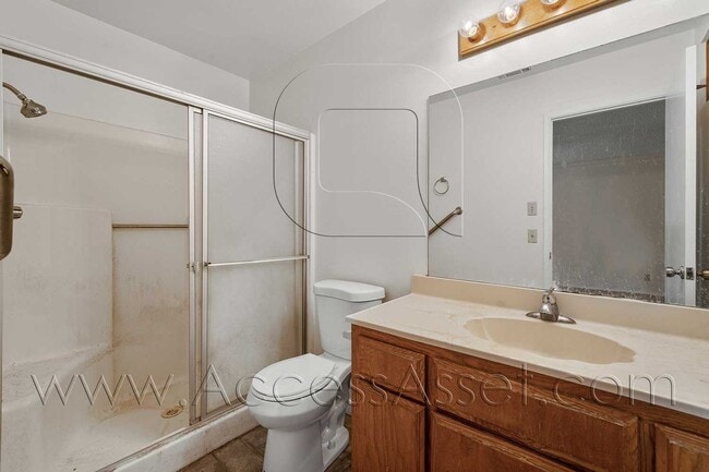 Building Photo - Single-Story 3 Bed with Covered Patio & Gated Yard