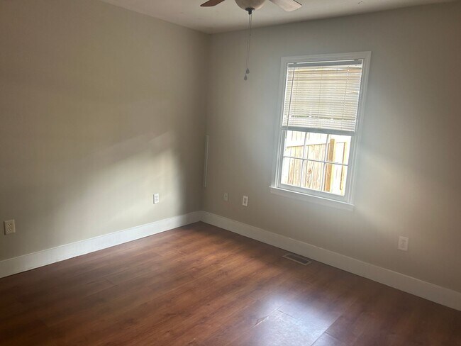 Building Photo - 69 Bogard St