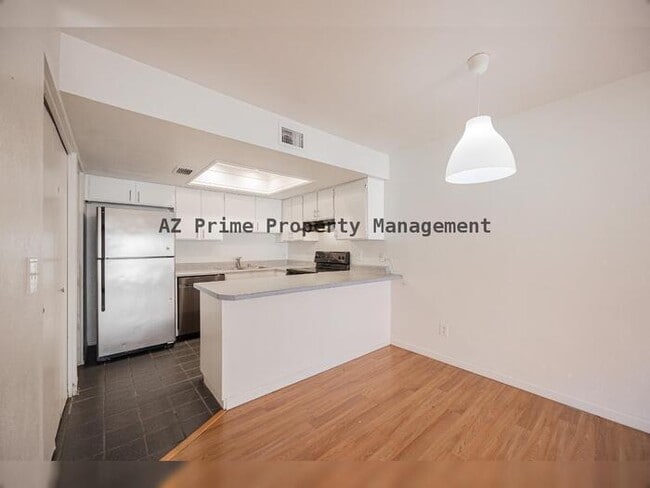 Building Photo - 2141 E Kirkland Ln