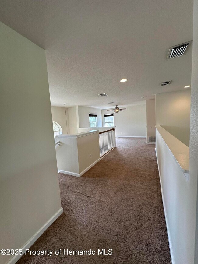 Building Photo - 14227 Wake Robin Dr