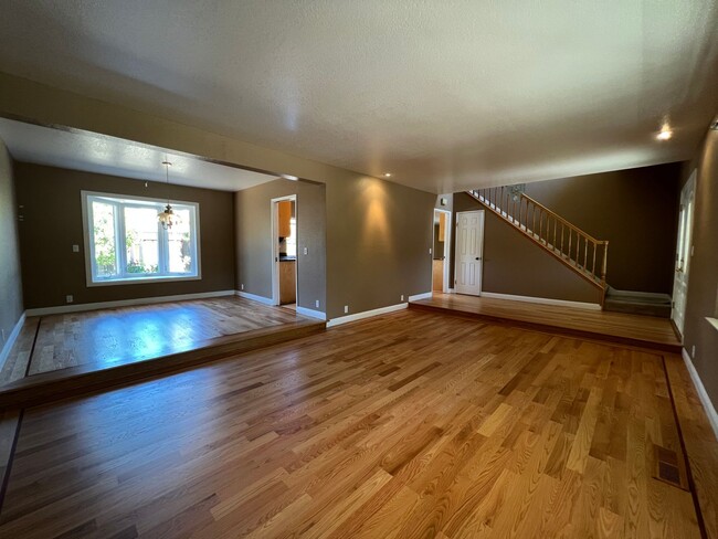 Building Photo - 6556 Idlebrook Ct