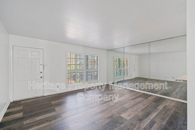 Building Photo - 8401 N New Braunfels Ave