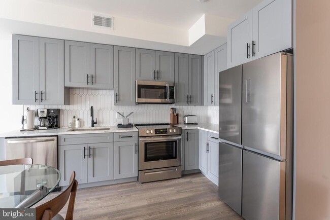 Building Photo - 521 N 41st St