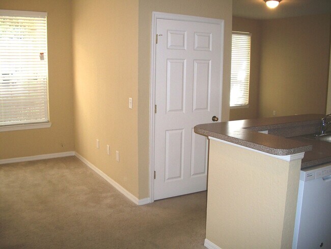 Building Photo - 823 Grand Regency Pointe