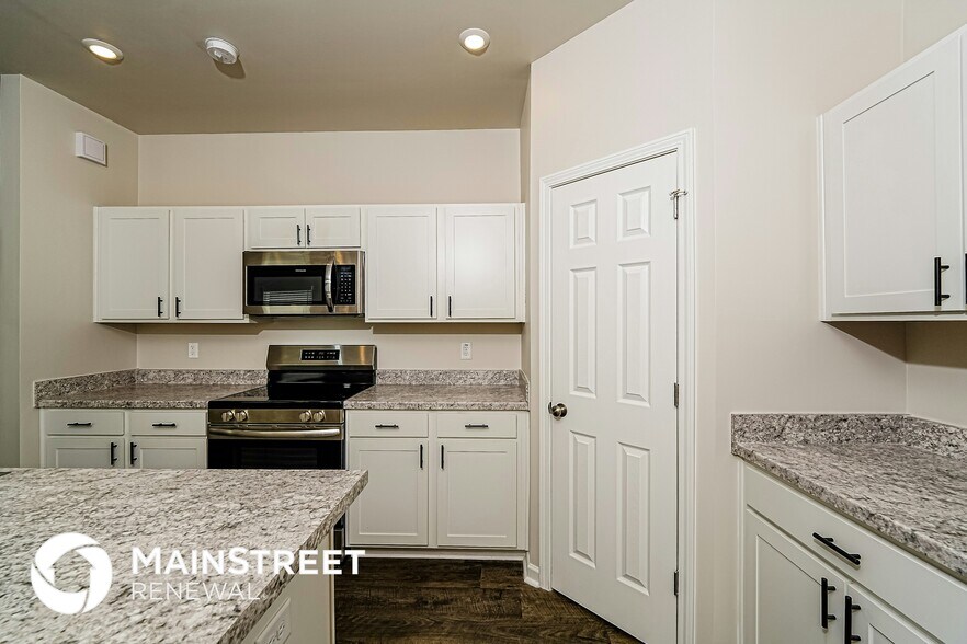 Building Photo - 832 Lora Ln