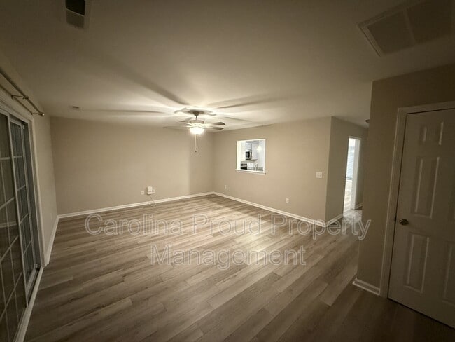 Building Photo - 337 S Pointe Dr