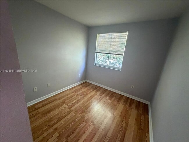 Building Photo - 1543 SE 25th St