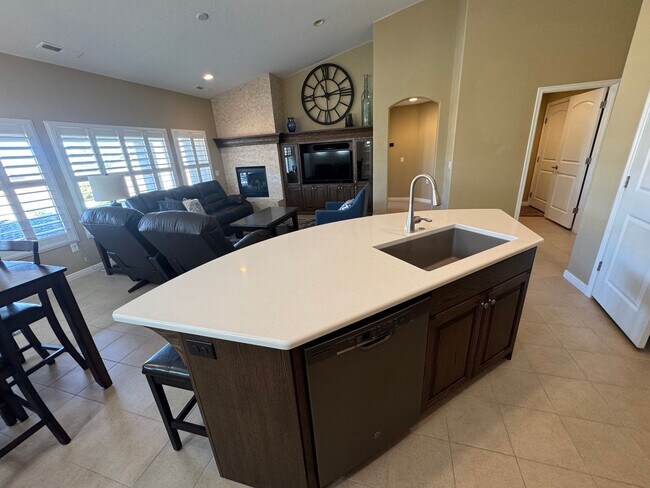 Building Photo - Beautiful 2 Bed / 2 Bath Home in Sun River...