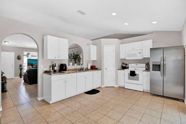 Building Photo - 905 Gascony Ct