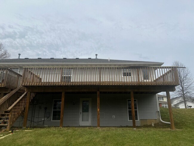 Building Photo - 2500-2502 Hollyhock Dr