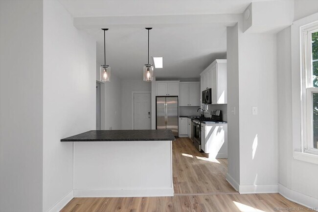Building Photo - 17 Willard St