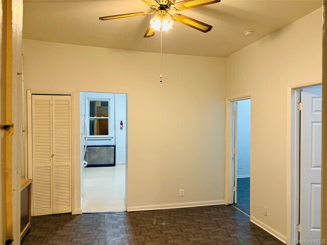 Building Photo - 121 Linden St