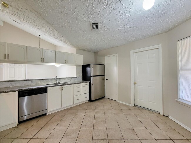 Building Photo - 9415 Beckford Dr