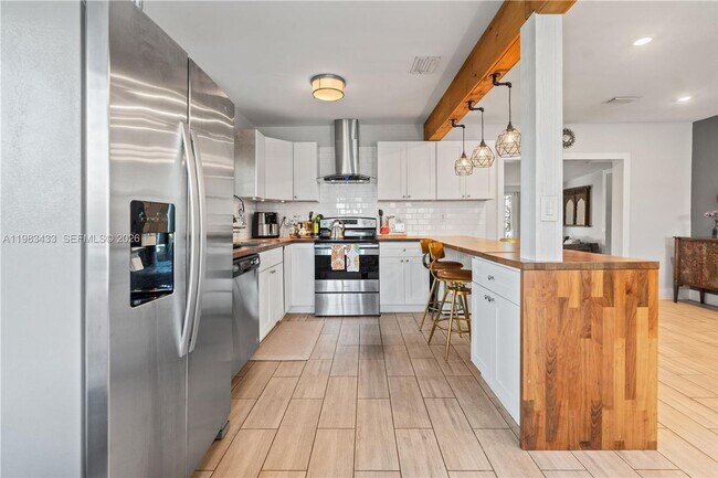 Building Photo - 2447 Wilson St