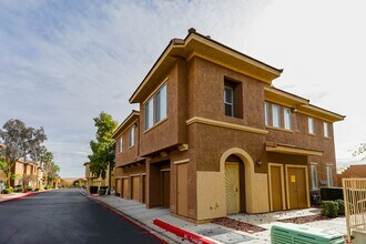 Building Photo - 2 Bed, Den, 1 Car Garage, Gated Northwest Condo