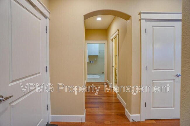 Building Photo - 1403 SE 194th Pl