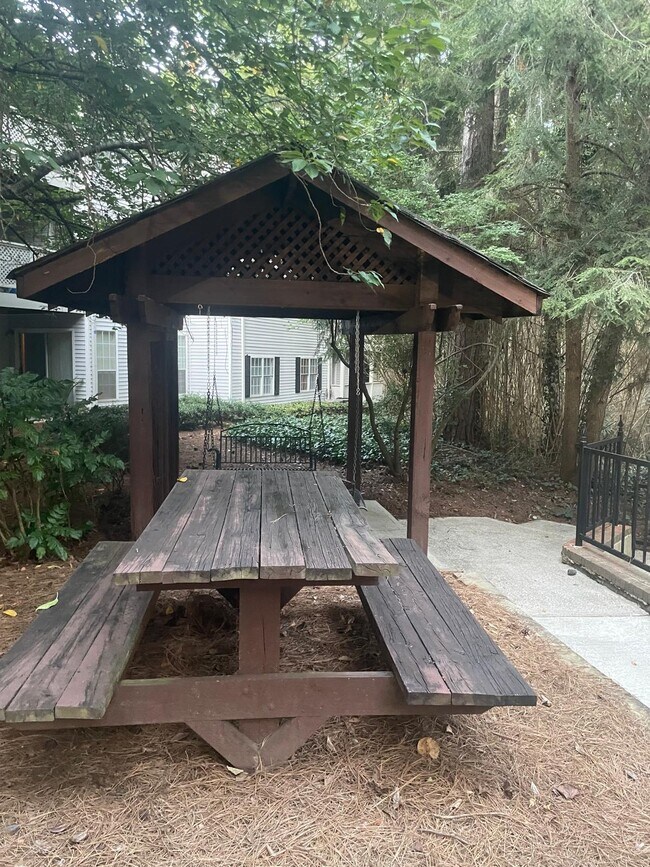 Building Photo - 6822 Glenridge Dr