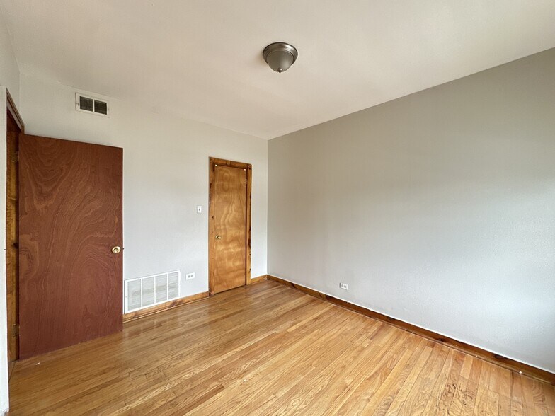 Building Photo - 6710 S Claremont Ave